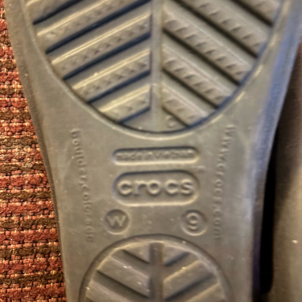 CROCS Womens Gray Dual-Strap Sandals with Silver Medallion - Picture 7 of 7